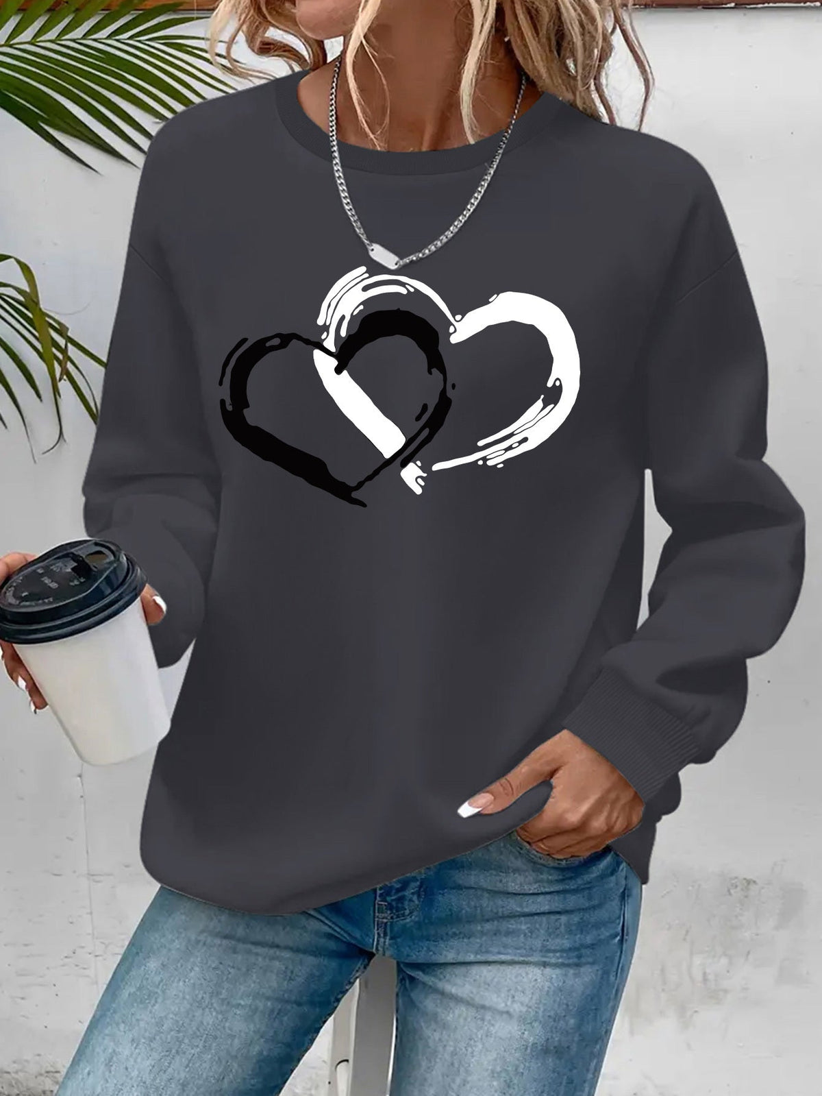 ZOEY – DOUBLE HEART GRAPHIC SWEATSHIRT