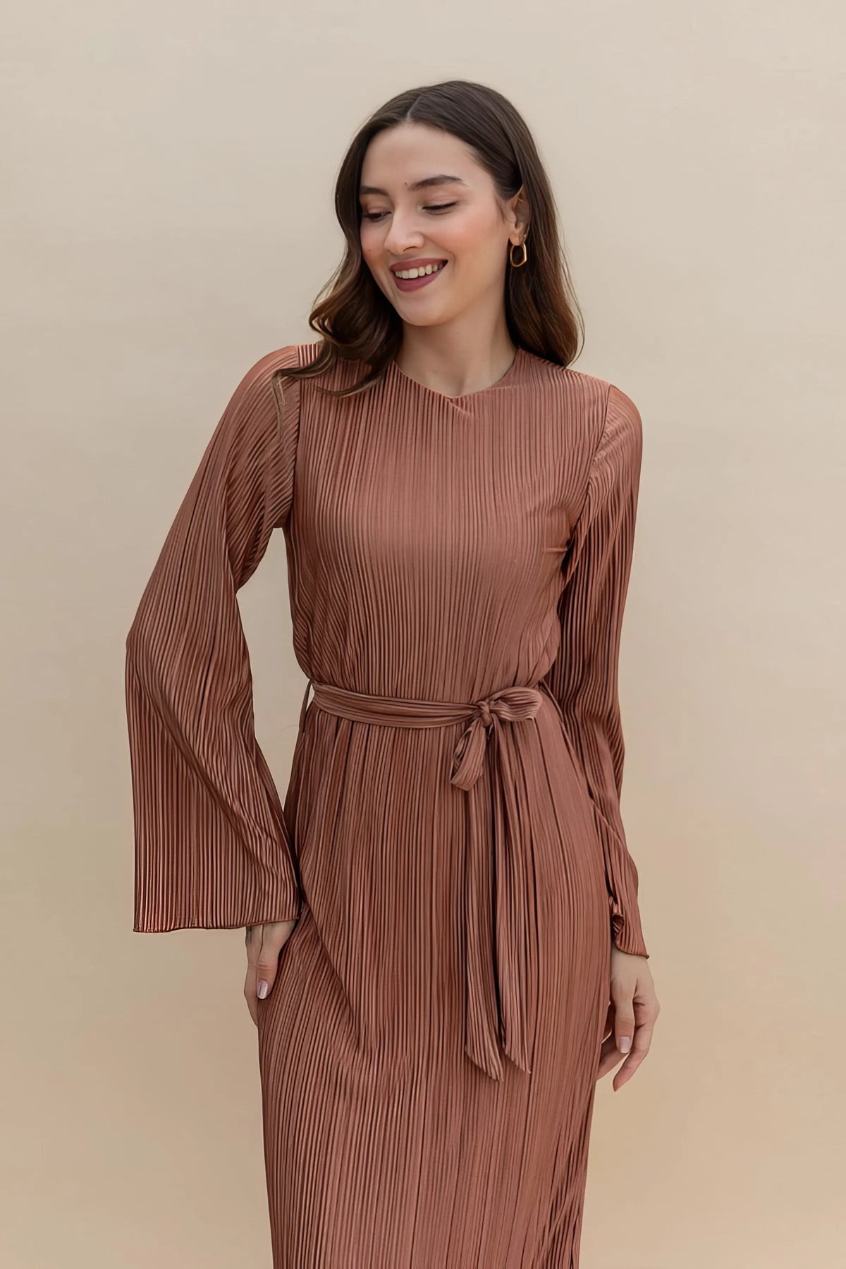 Anastasy – The Elegant Pleats Muse