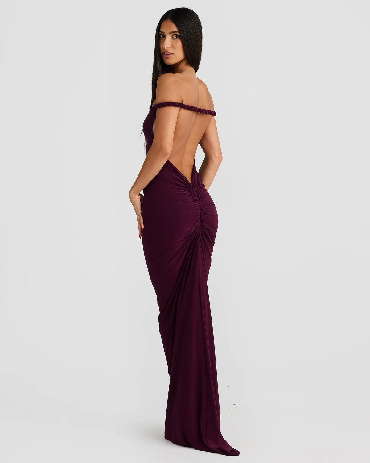 Alina – The Silhouette-Sculpting Evening Gown