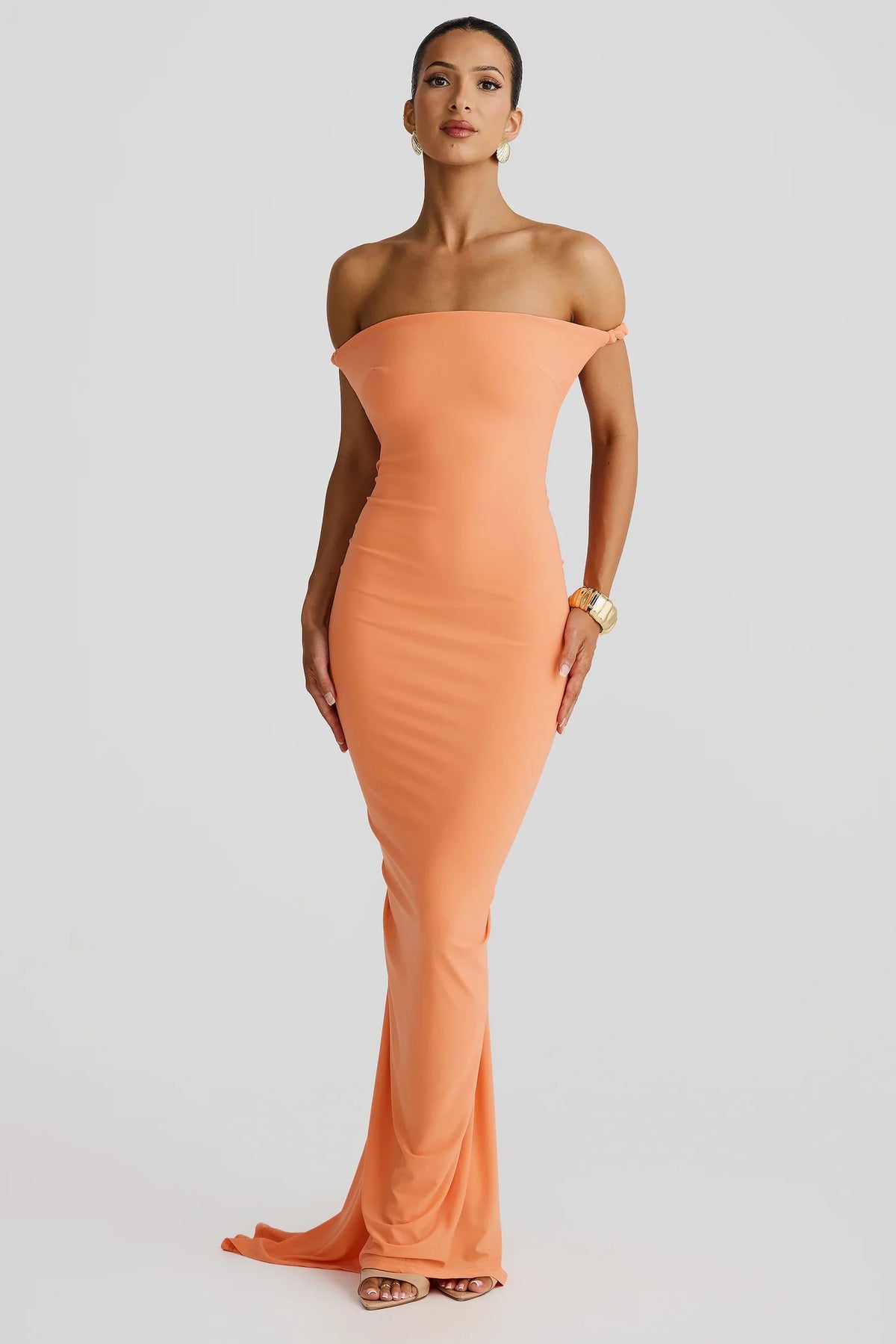 Alina – The Silhouette-Sculpting Evening Gown