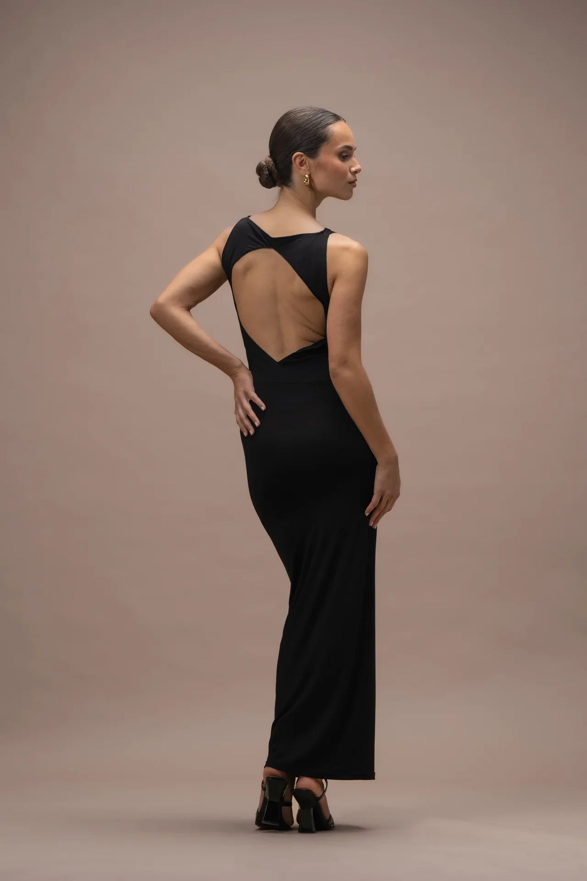 Inès – The Silhouette Whisper Dress
