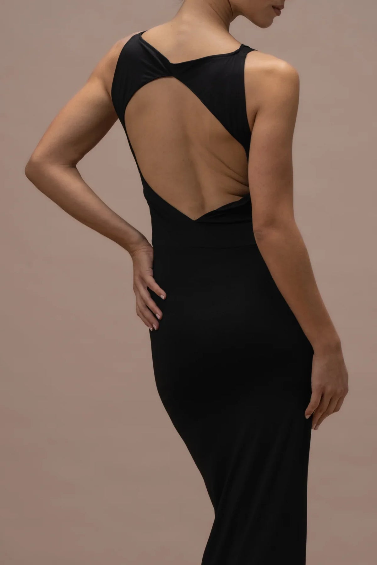 Inès – The Silhouette Whisper Dress