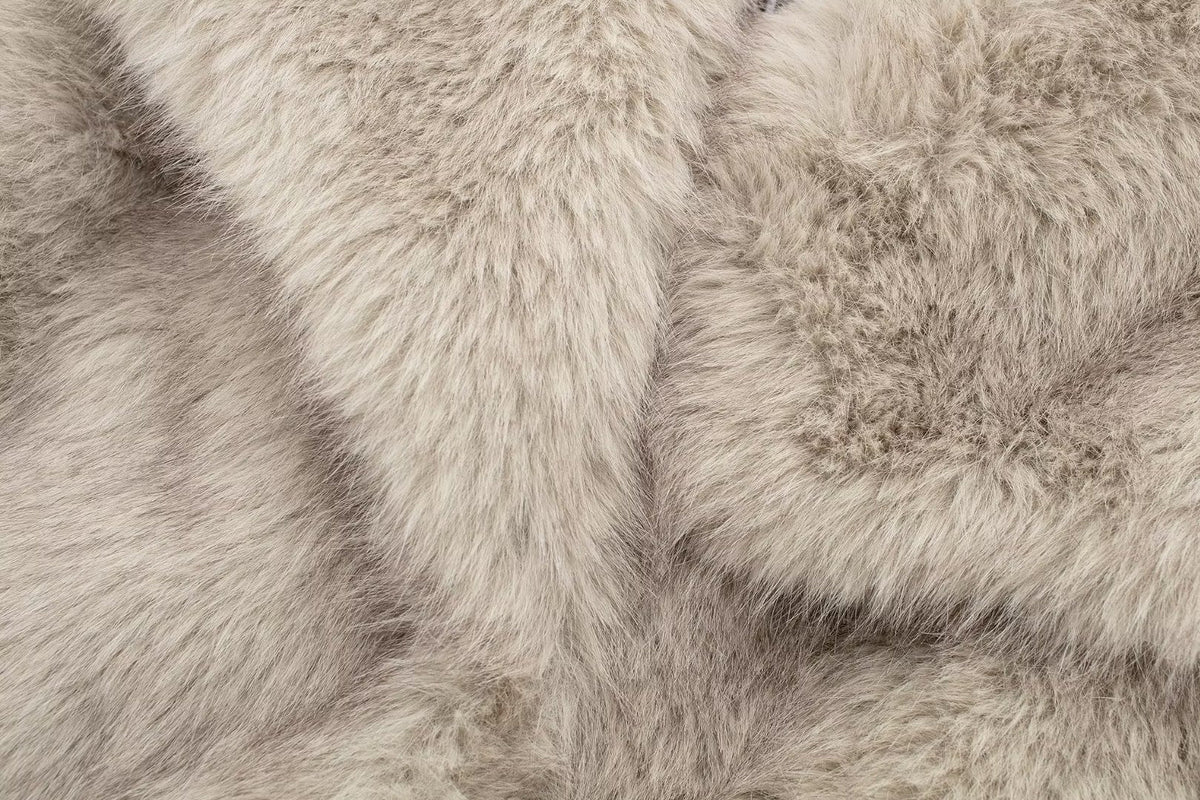 Lilyna – The Luxe Faux Fur Statement
