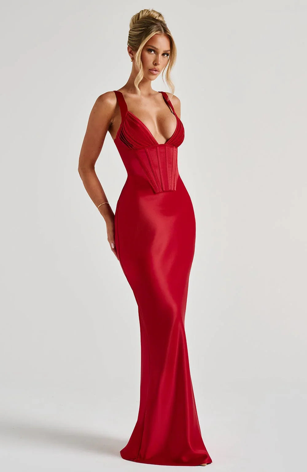 Selena – The Sculpted Hourglass Gown